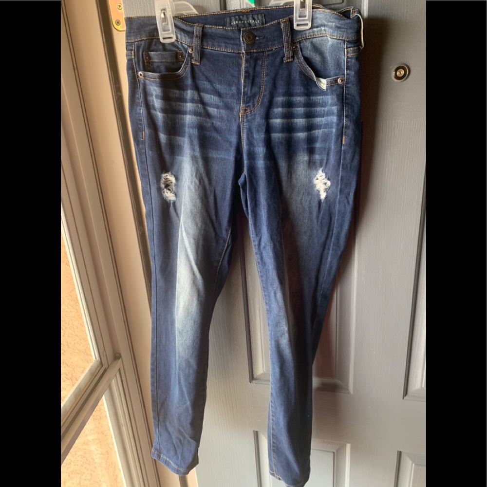 Aeropostale jeans size 8 short. Cute distressing.